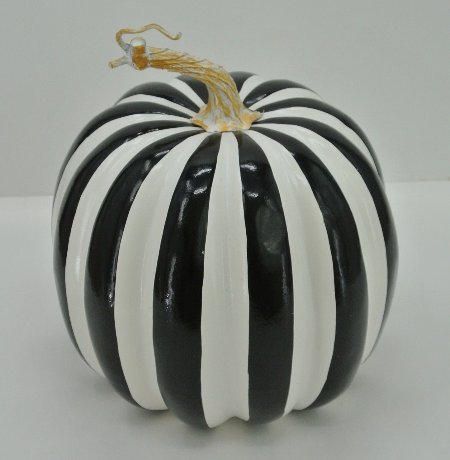7.5 IN STRIPE PUMPKIN- 23066-BKWT