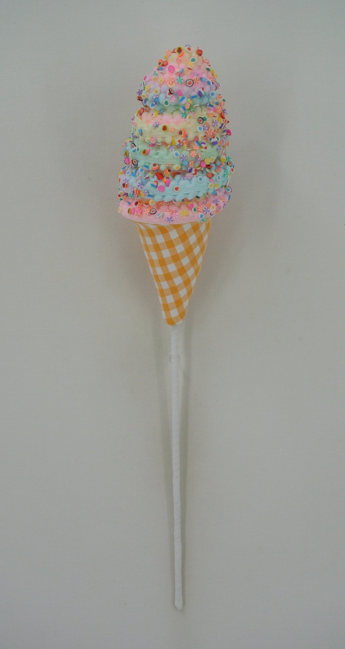 4  X 19.5 IN SPRINKLES ICE CREAM - 40251