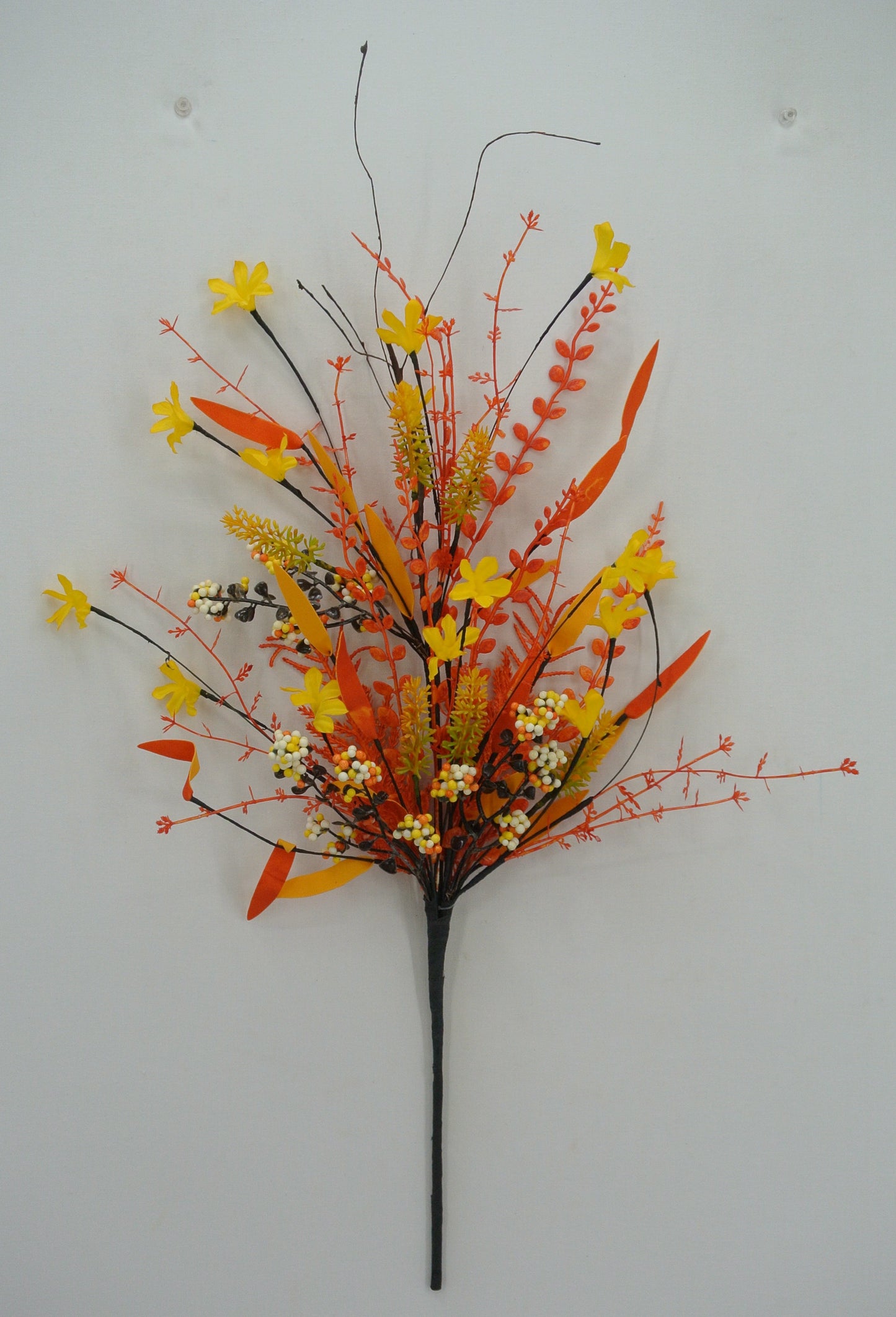 24 IN MIXED HALLOWEEN SPRAY-63526-CANDYCOR