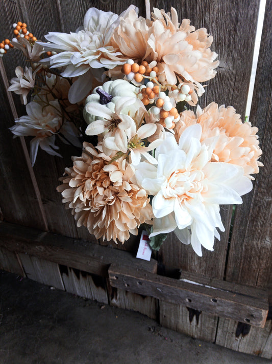19" BEIGE DAHILA/MUM/PUMPKIN MIX BUSH X14-GPB25402